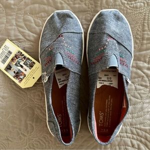 NWT KIDS TOMS SHOES